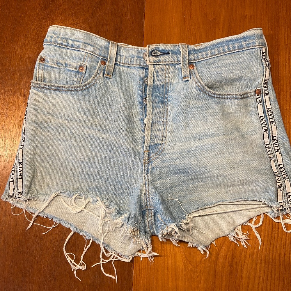 Levi’s mini shorts 501